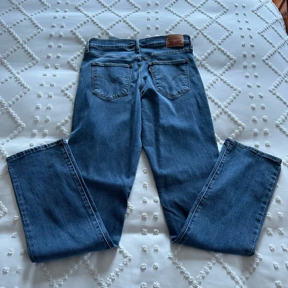 Levi’s 314 Shaping Straight Jeans - Picture 2 of 6